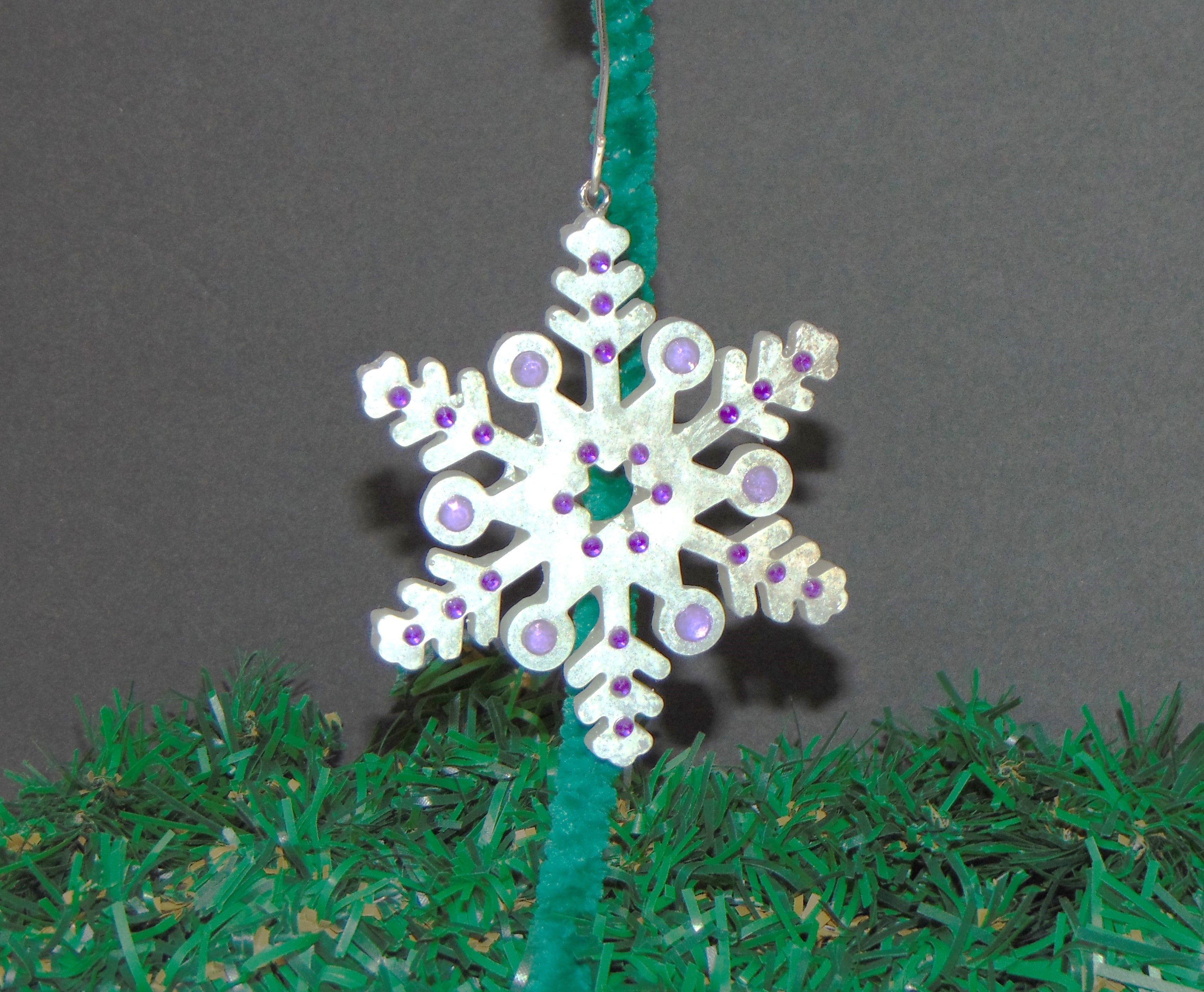 EO-18 White & Purple Snowflake