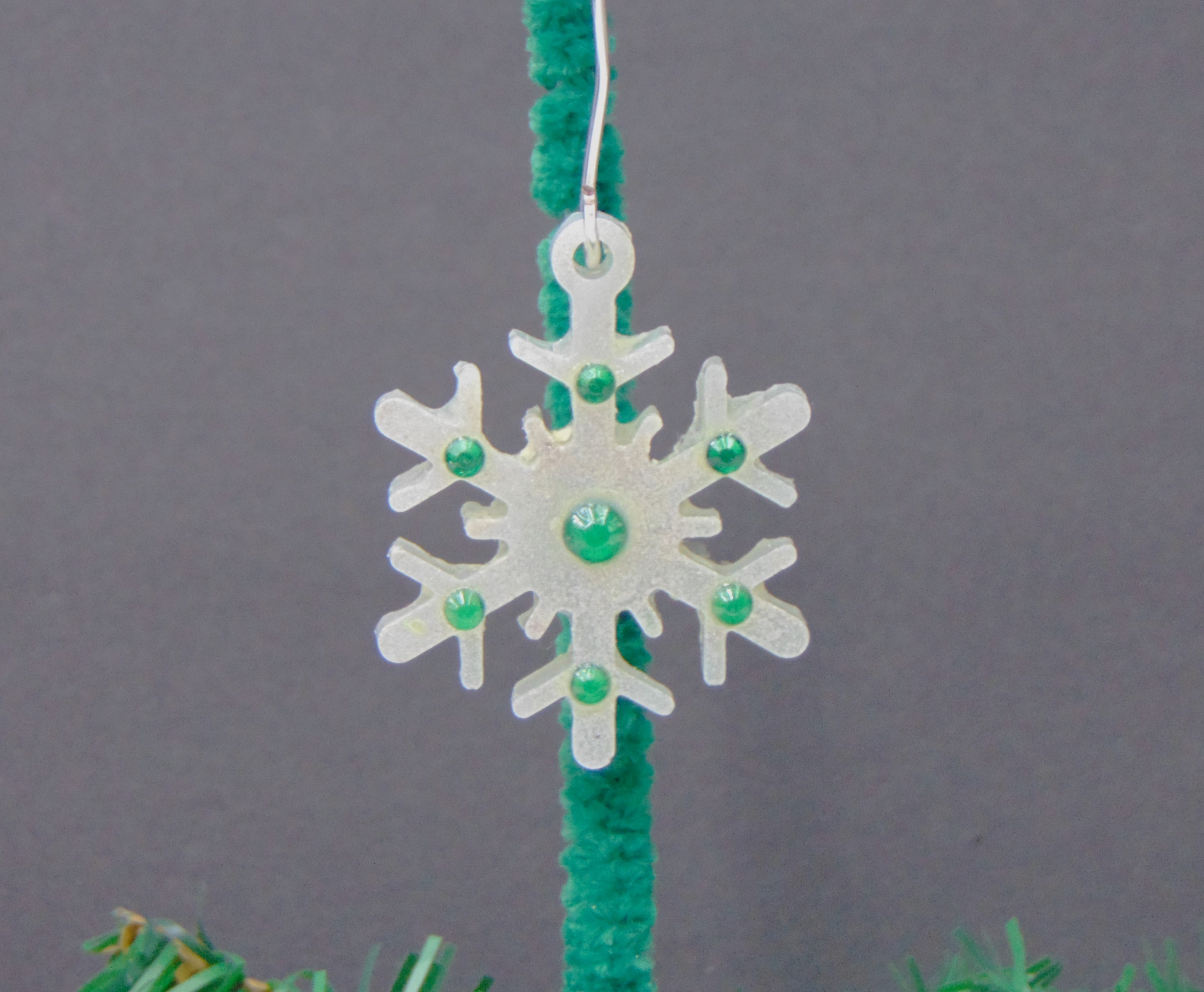 EO-23   White & Green Snowflake